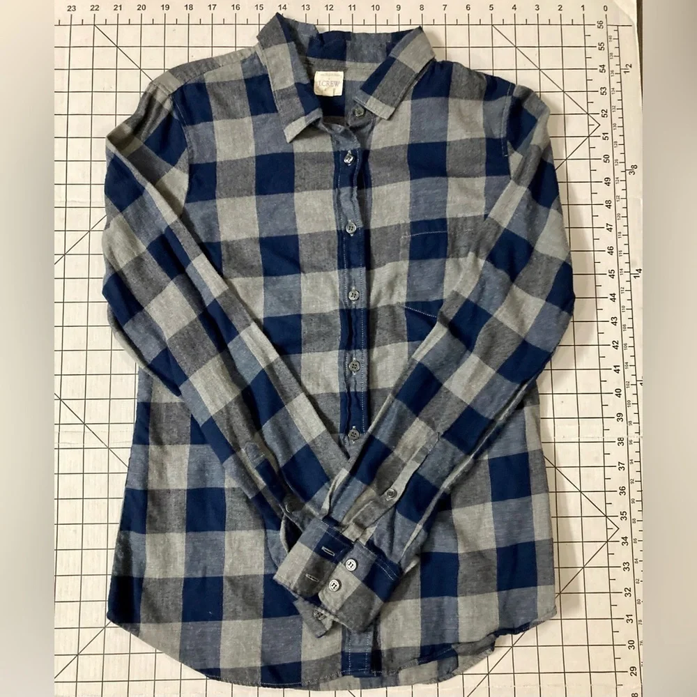 J. Crew Women’s Size Small Blue/Grey‎ Button Down “The Perfect Shirt”